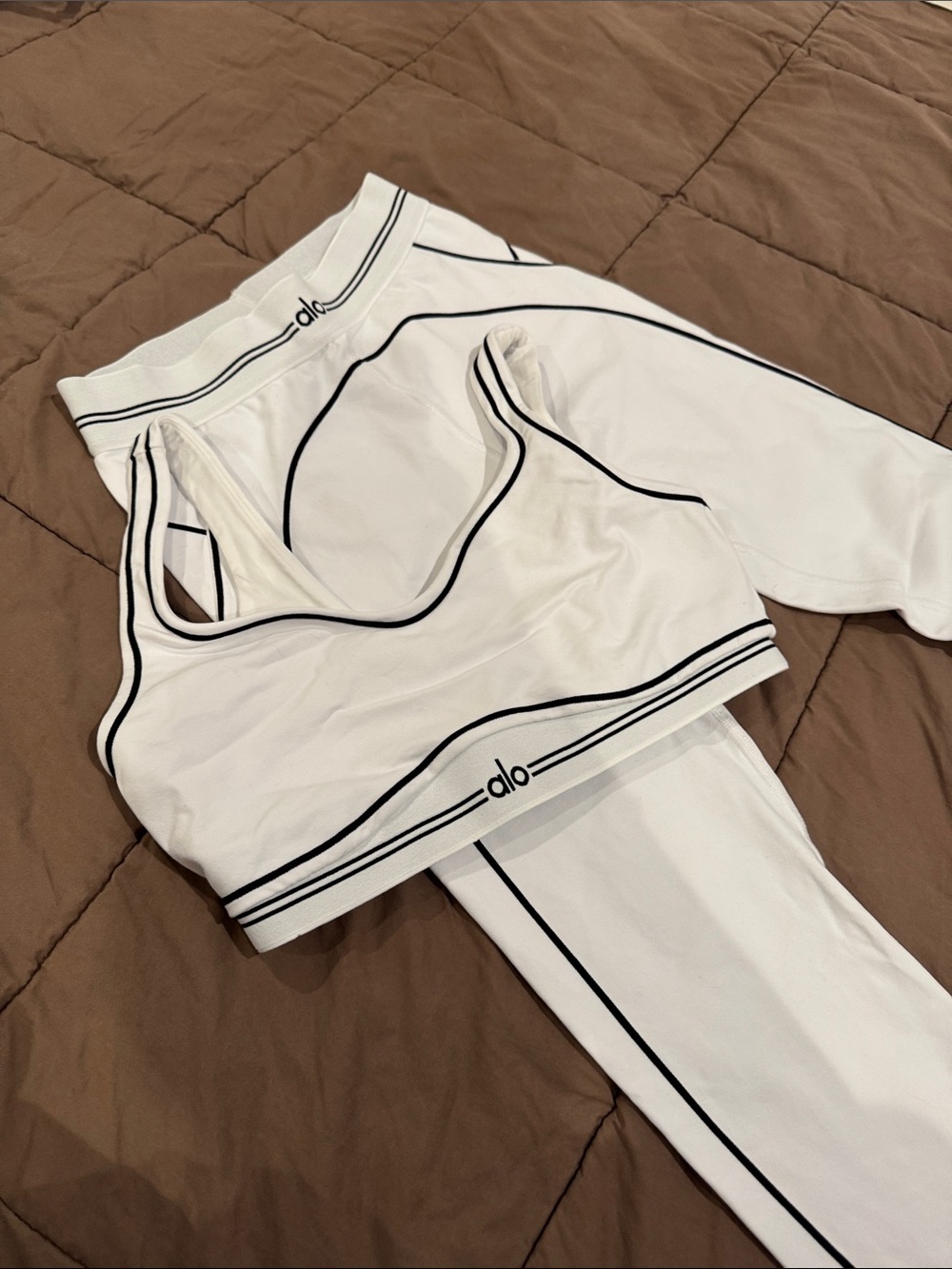 🤍 Alo White & Black Trim Matching Set